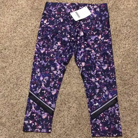 NWT Fabletics Debbie Capris - Picture 4 of 5